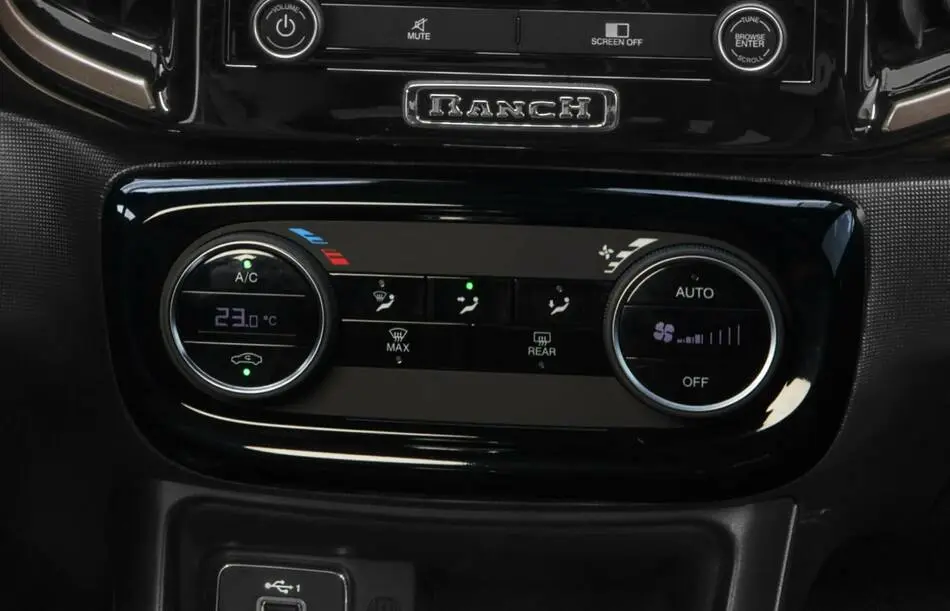 Fiat Strada Ranch Turbo CD 1.3 Painel - Utilitário.webp