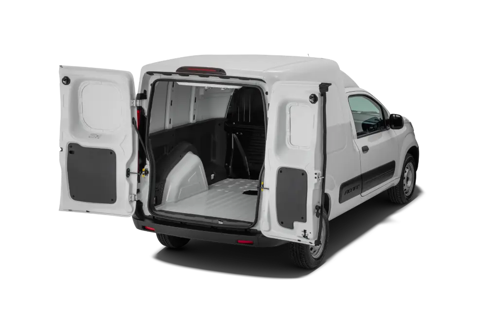 fiat-fiorino-endurance-branco-traseira-com-portas-abertas.webp