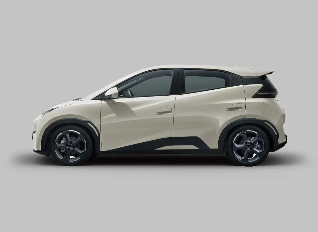 BYD Dolphin Mini BEV Branco Lateral.webp