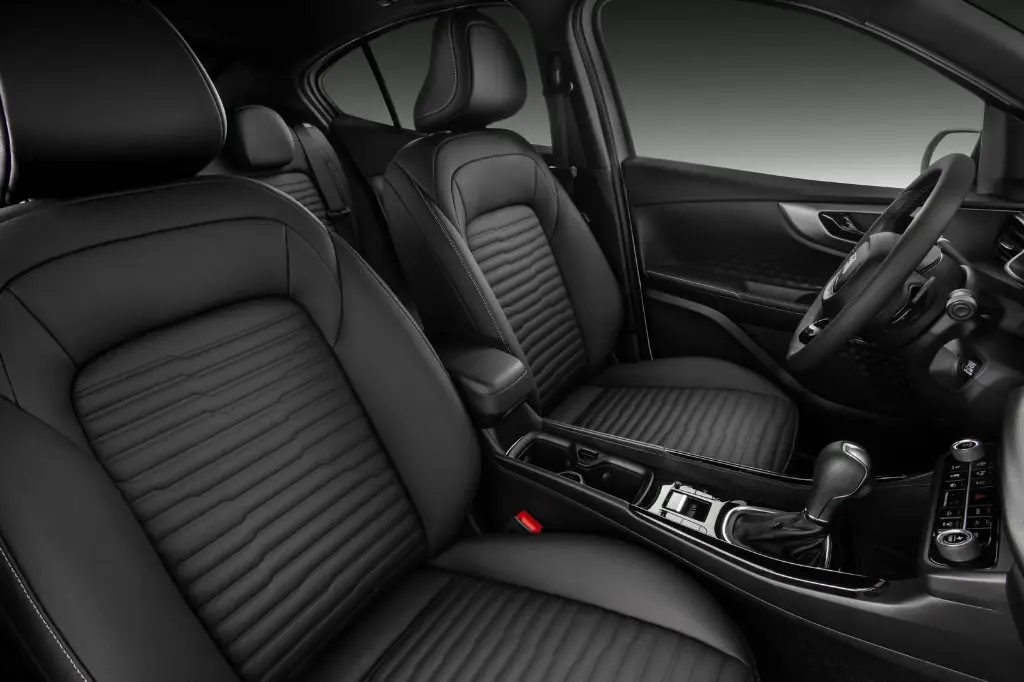 Fastback Limited edition T270 AT interior.webp