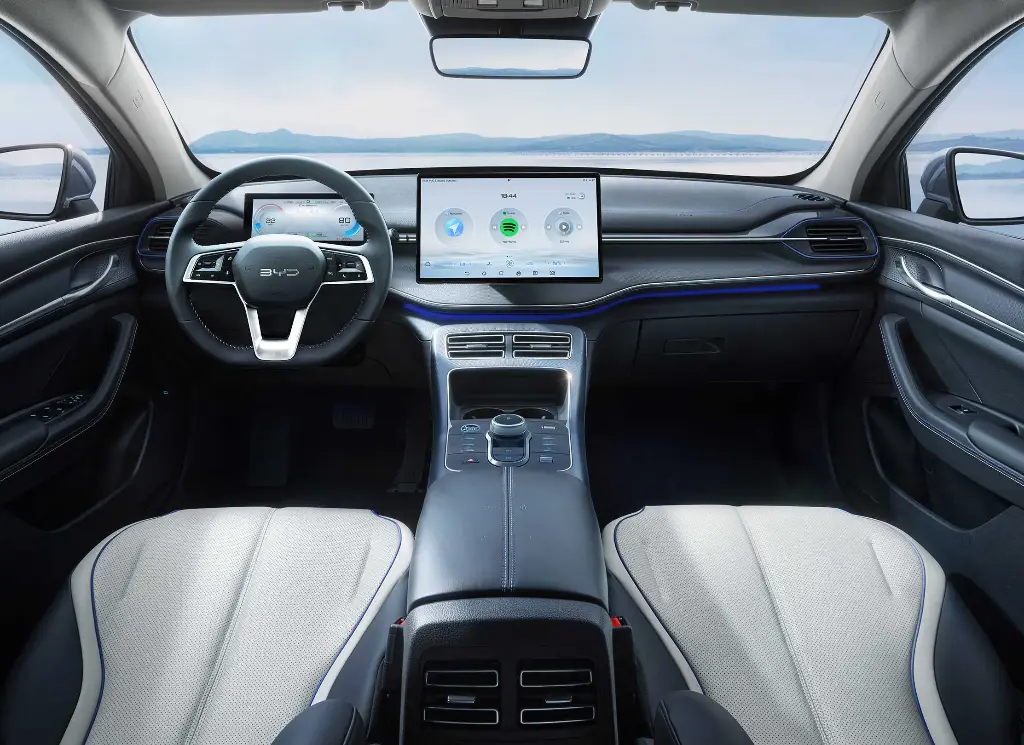 BYD King GS Branco Interior - Sedan.webp